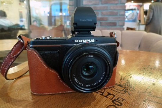 OLYMPUS PEN E-P2 WITH CIESTA CASE